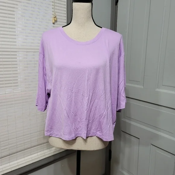 ✨ Fabletics Jade Short-Sleeve Tee Boxy Tee - lilac - Picture 3 of 6